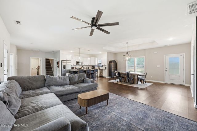 277 B And B Loop, Raeford, NC 28376