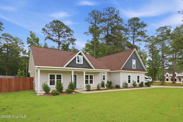 277 B And B Loop, Raeford, NC 28376