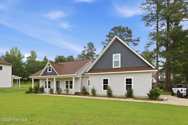 277 B And B Loop, Raeford, NC 28376