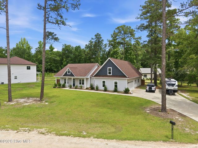 277 B And B Loop, Raeford, NC 28376