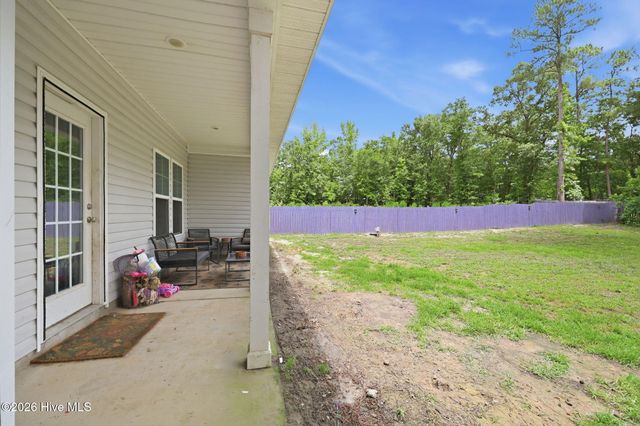 277 B And B Loop, Raeford, NC 28376
