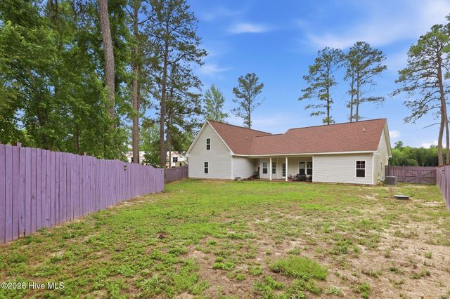 277 B And B Loop, Raeford, NC 28376
