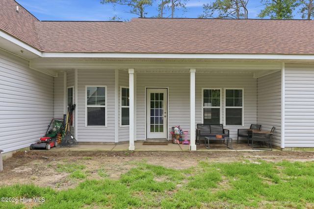 277 B And B Loop, Raeford, NC 28376