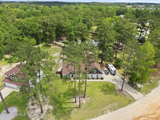 277 B And B Loop, Raeford, NC 28376