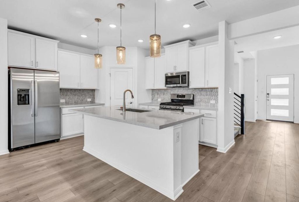 413 Doodle LN, Hutto, TX 78634