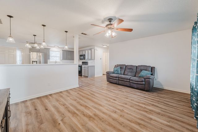 304 W 4th Terrace, Springtown, TX 76082