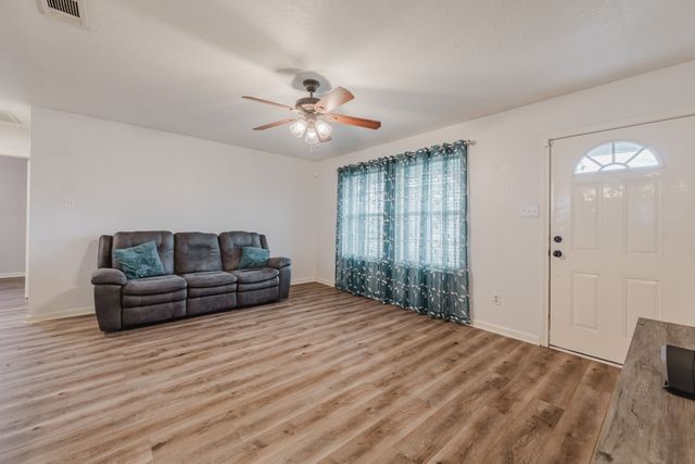 304 W 4th Terrace, Springtown, TX 76082