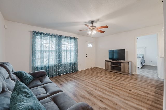 304 W 4th Terrace, Springtown, TX 76082