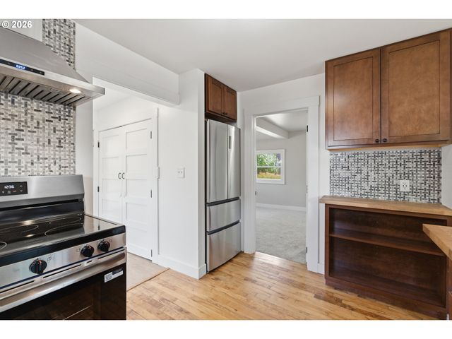 307 W 2ND St, Newberg, OR 97132