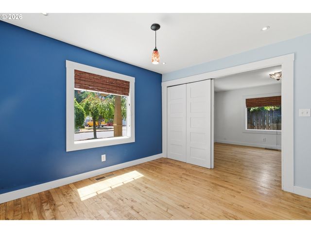 307 W 2ND St, Newberg, OR 97132