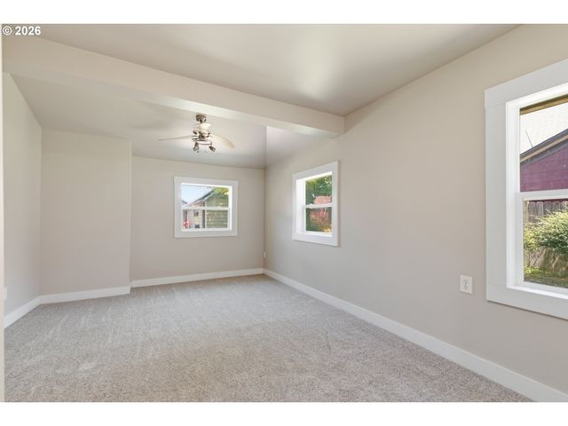 307 W 2ND St, Newberg, OR 97132