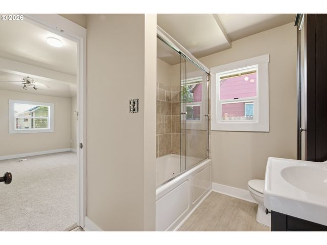 307 W 2ND St, Newberg, OR 97132