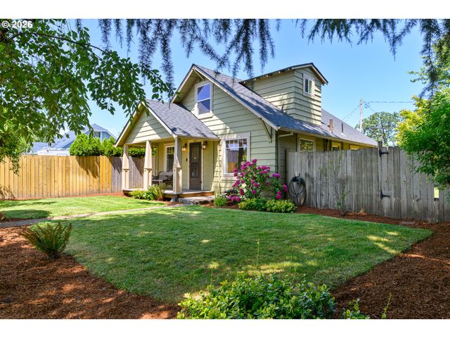 307 W 2ND St, Newberg, OR 97132