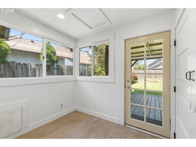 307 W 2ND St, Newberg, OR 97132