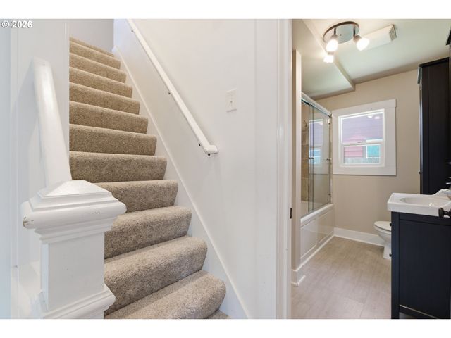 307 W 2ND St, Newberg, OR 97132