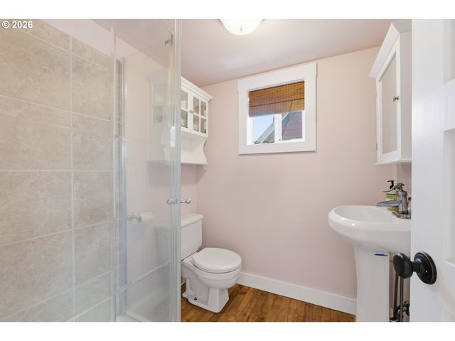 307 W 2ND St, Newberg, OR 97132