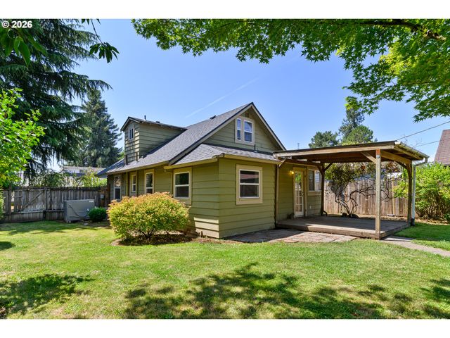 307 W 2ND St, Newberg, OR 97132