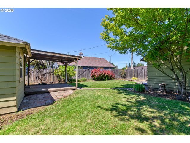 307 W 2ND St, Newberg, OR 97132