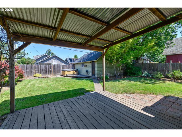 307 W 2ND St, Newberg, OR 97132