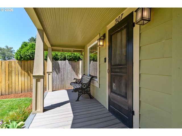 307 W 2ND St, Newberg, OR 97132