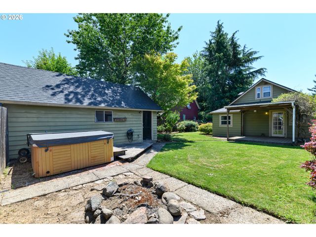 307 W 2ND St, Newberg, OR 97132