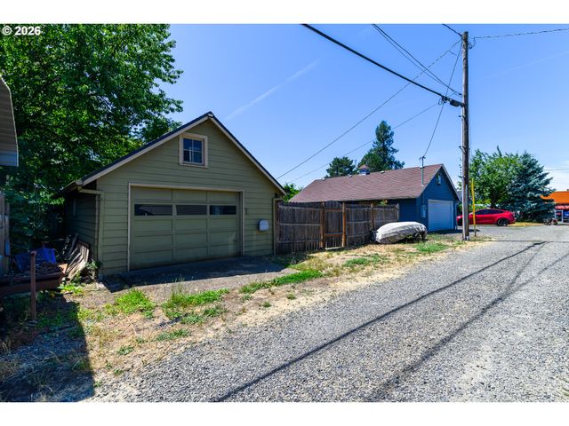 307 W 2ND St, Newberg, OR 97132