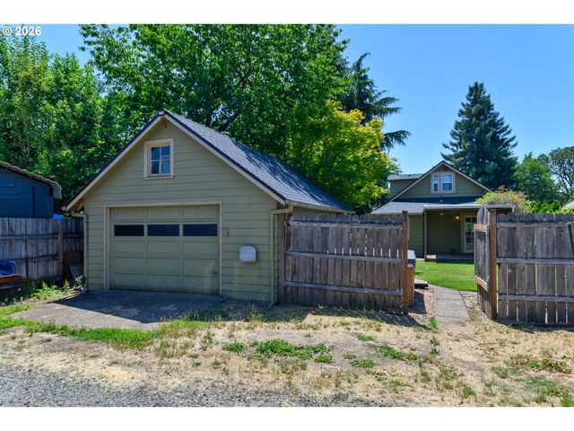307 W 2ND St, Newberg, OR 97132