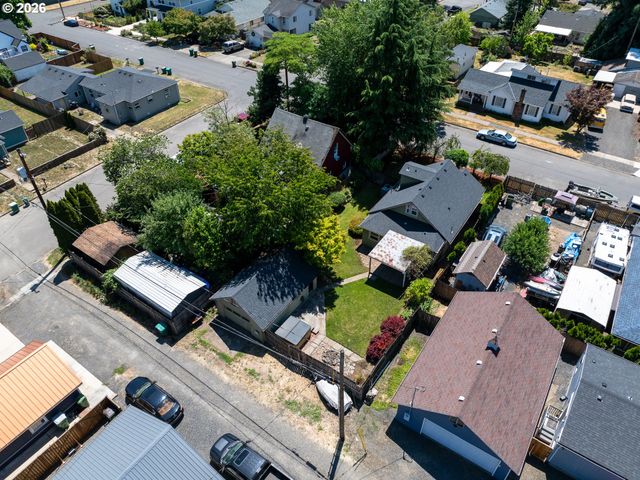 307 W 2ND St, Newberg, OR 97132