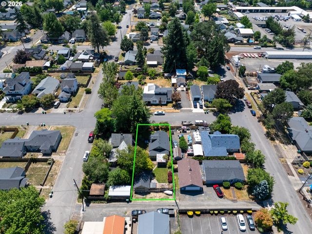 307 W 2ND St, Newberg, OR 97132