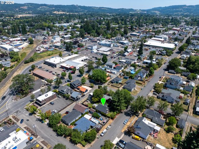 307 W 2ND St, Newberg, OR 97132