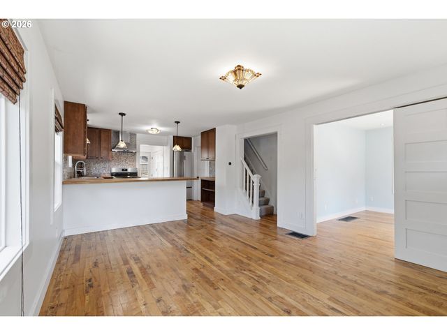 307 W 2ND St, Newberg, OR 97132