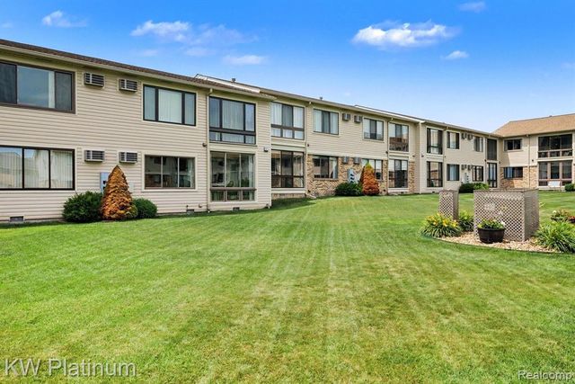 1700 River Road 6, Marysville, MI 48040