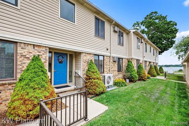 1700 River Road 6, Marysville, MI 48040