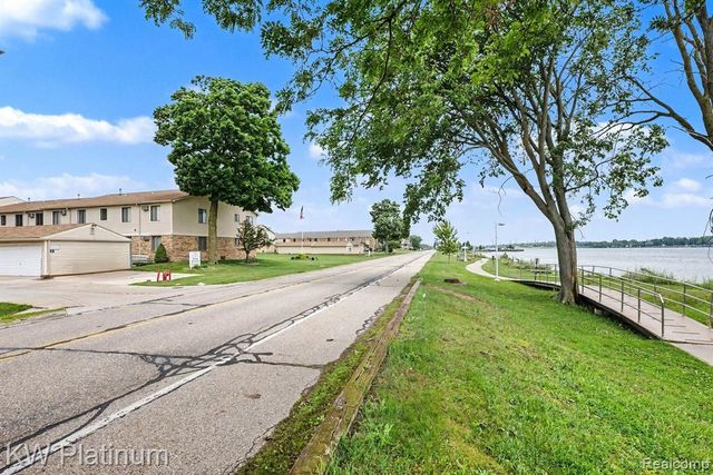 1700 River Road 6, Marysville, MI 48040