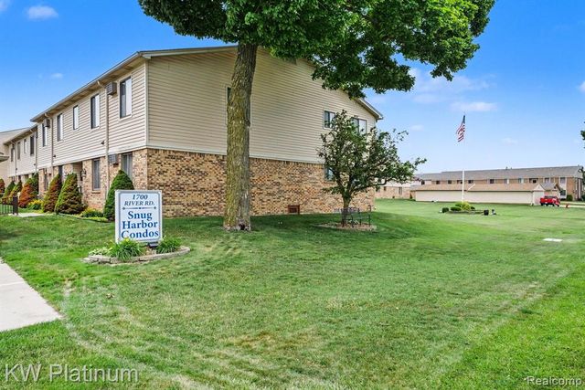 1700 River Road 6, Marysville, MI 48040