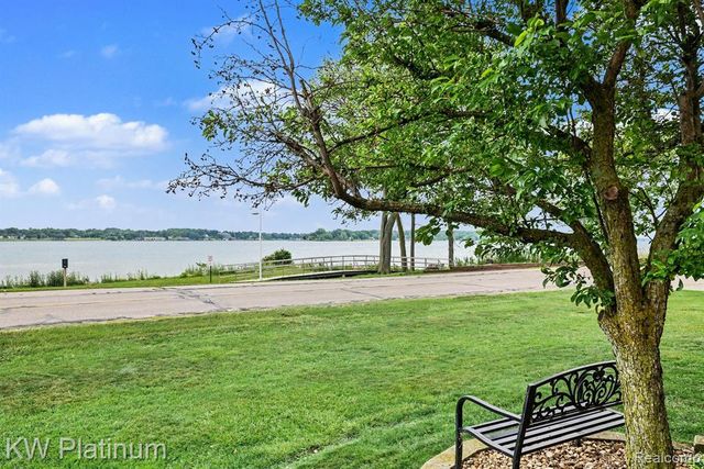 1700 River Road 6, Marysville, MI 48040