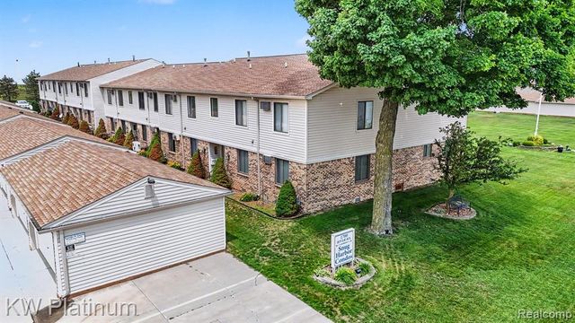 1700 River Road 6, Marysville, MI 48040