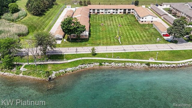 1700 River Road 6, Marysville, MI 48040