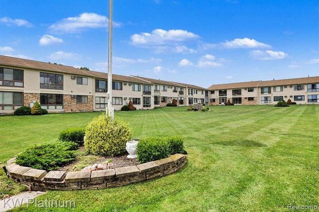 1700 River Road 6, Marysville, MI 48040