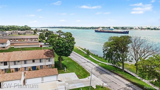 1700 River Road 6, Marysville, MI 48040