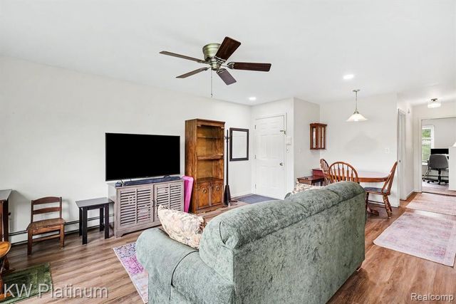 1700 River Road 6, Marysville, MI 48040
