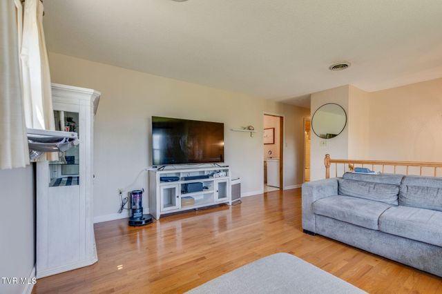 288 Brookside Lane, Bluff City, TN 37618