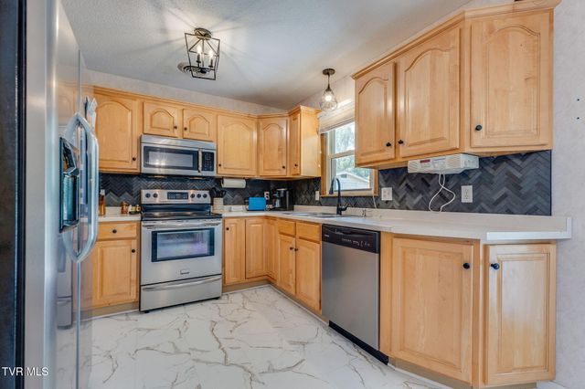 288 Brookside Lane, Bluff City, TN 37618