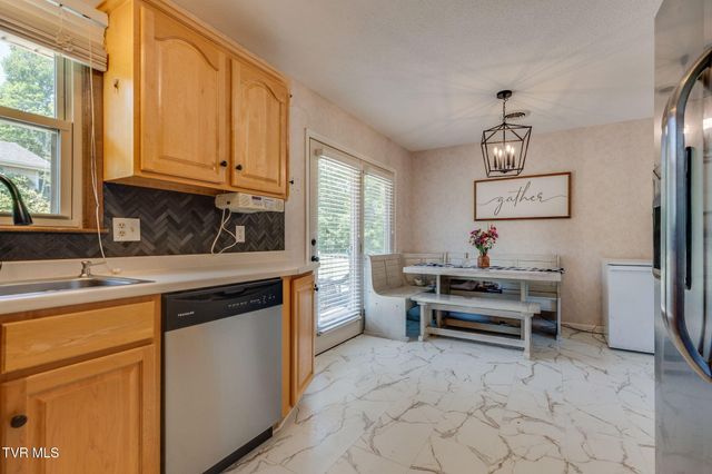 288 Brookside Lane, Bluff City, TN 37618