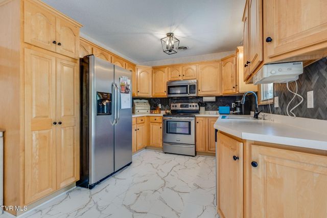 288 Brookside Lane, Bluff City, TN 37618