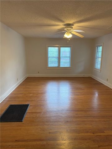 583 N Assembly Drive, Fayetteville, AR 72701
