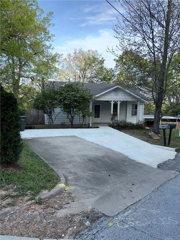 583 N Assembly Drive, Fayetteville, AR 72701