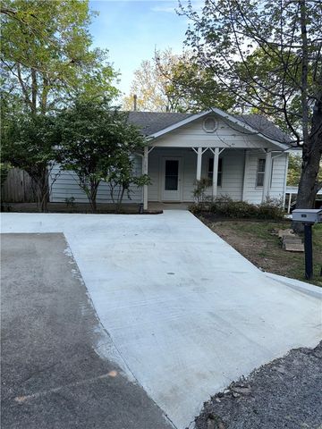 583 N Assembly Drive, Fayetteville, AR 72701