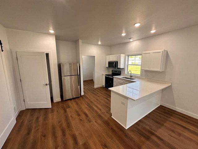 511 Pine Street, Mauston, WI 53948