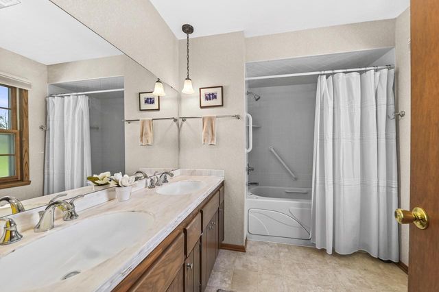 18480 Midland PLACE, Brookfield, WI 53045
